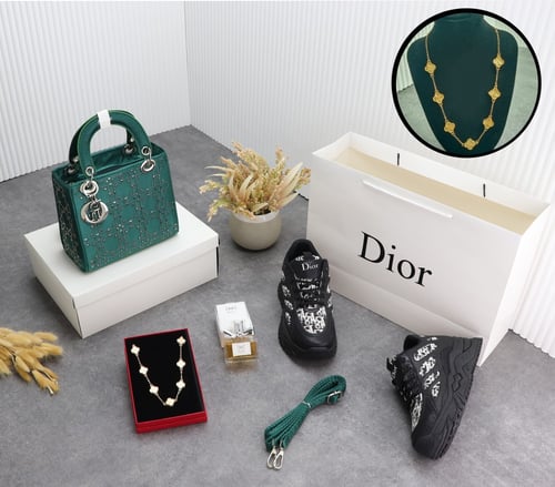 طقم كامل نسائيه *ماركة