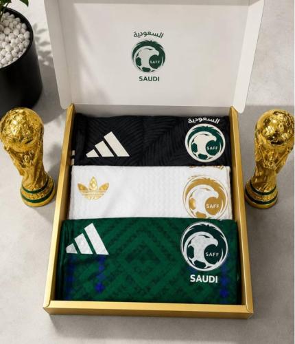بكج المنتخب السعودي 3 تيشيرتات نسخة كأس العالم 202...