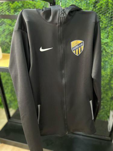 جاكيت نادي الاتحاد الأسود الفاخر بشعار العميد