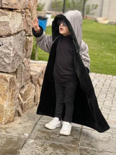 فروه شتوية أطفال رصاصي وفرو أسود، فخامة ودفء لا مث...