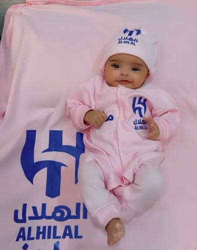 طقم مواليد بشعار الهلال اللون الوردي