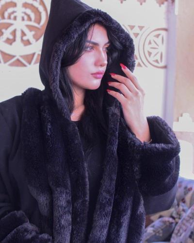 فروة شتوية نسائية بفرو أسود أنيق من متجر لحظة تذكا...