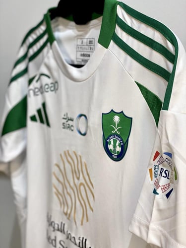 تيشيرت نادي الاهلي السعودي الاساسي 2024/2025 لون ا...