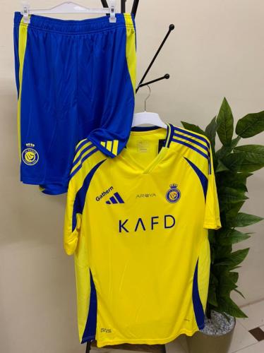 طقم نادي النصر الأصفر الأساسي لموسم 2025