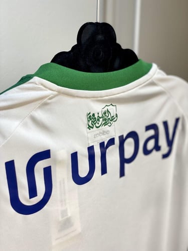 تيشيرت نادي الاهلي السعودي الاساسي 2024/2025 لون ا...