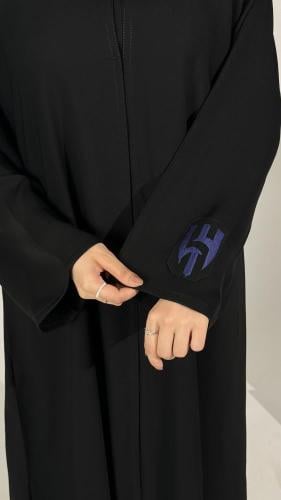 عباية بشعار الهلال اللون اسود