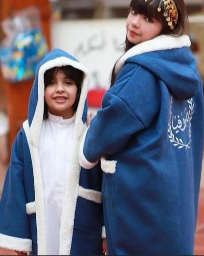 فروة شتوية للأطفال – كحلي مع جوانب فرو أبيض