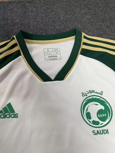 طقم المنتخب السعودي الأبيض 2023-2024 بجودة عالية و...