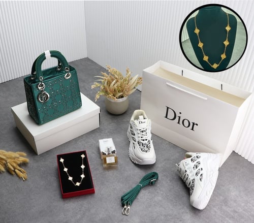 طقم كامل نسائيه *ماركة