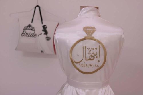 روب للعرايس او الميك اب متجر الحضة تذكار