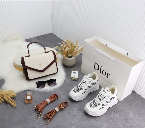 طقم نسائيه *ماركة