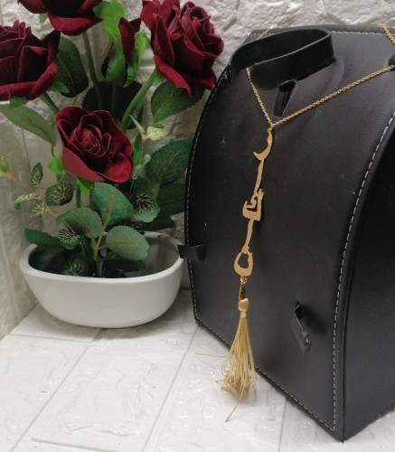 تعليقة سيارة بالحروف