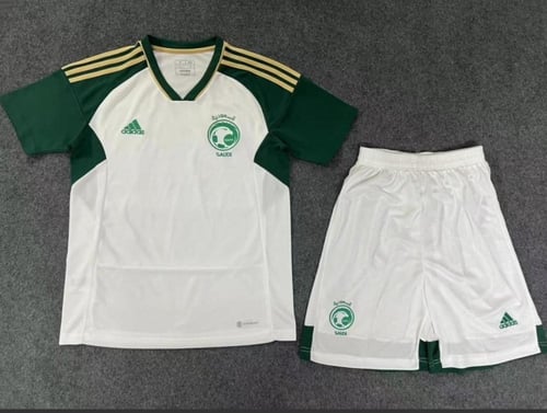 طقم المنتخب السعودي الأبيض 2023-2024 بجودة عالية و...