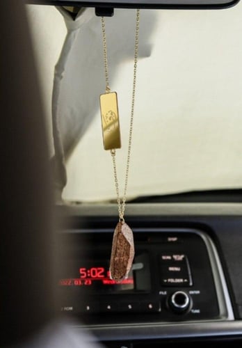 تعليقة كسرة عود للسيارة بالاسم أو الحرف