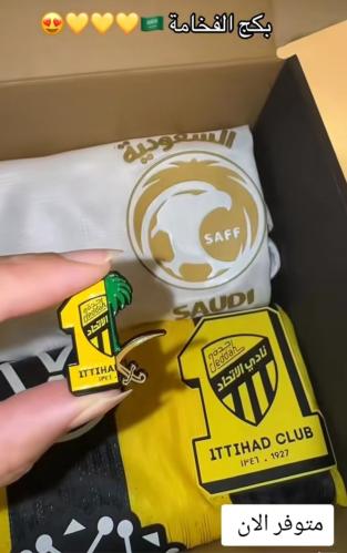 بكج الفخامة تيشيرت المنتخب والاتحاد مع استيكر لحظة...