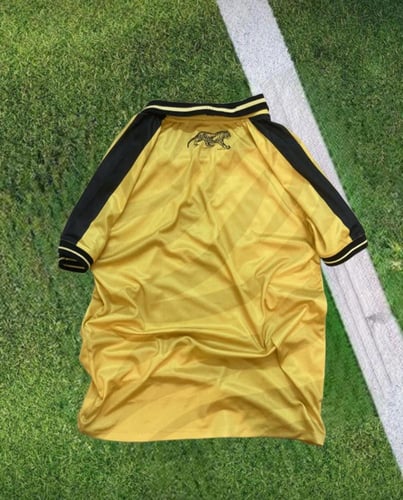 تيشيرت الاتحاد الأسود بخط أبيض طويل