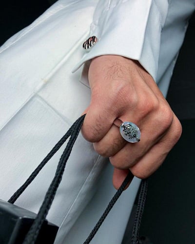 خاتم رجالي بالاسم مع صدف طبيعي فاخر