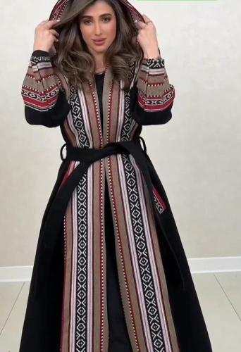 بشت جوخ نسائي مطرز بالسدو مع قبعة