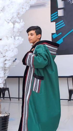 فروة رجالية شتوية خضراء بقبعة وأطراف سدو فخمة