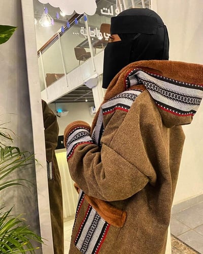 فروة شتوية فاخرة بلمسة سدو تراثي بألوان متعددة