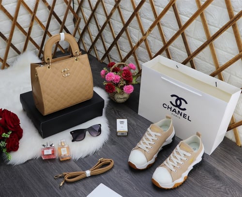 *شنطه نسائيه *ماركة