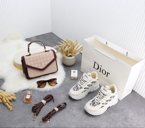 طقم نسائيه *ماركة