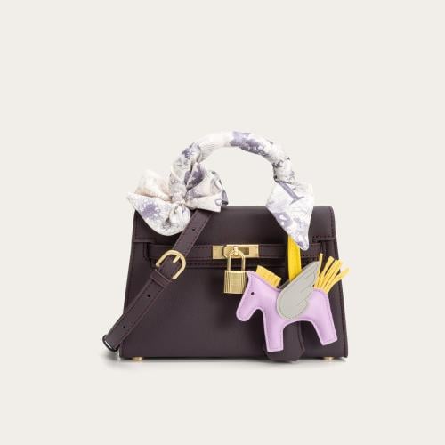 كيلي موف غامق