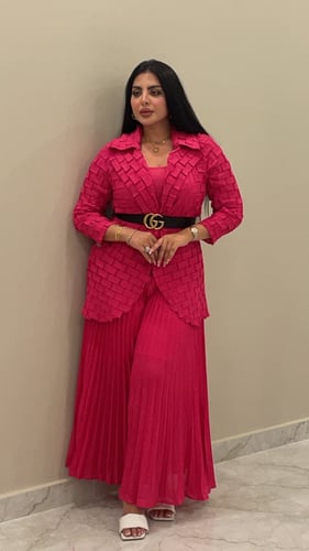 بدله قطعتين ( جاكيت ، بنطلون مكسر ) كريب