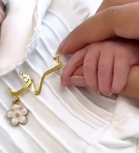 بروش بيبي مع وردة