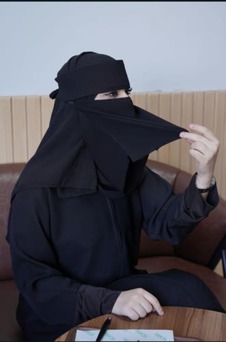 نقاب الاكل اسلامي بمرد وسط مايل