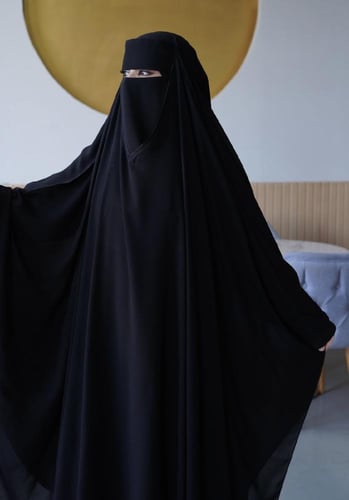 عباية ساده إسلاميه مع خمار إسلامي مع نقاب هديه