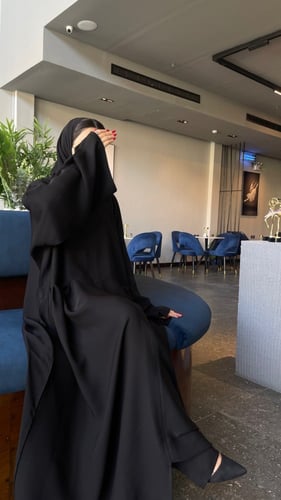 عباية فضفاضة + نقاب وطرحه مجانا