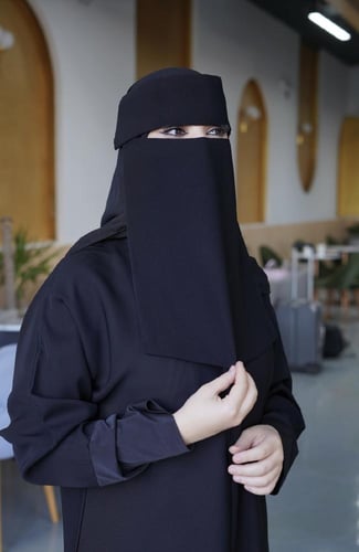 عباية ساده إسلاميه مع خمار إسلامي مع نقاب هديه