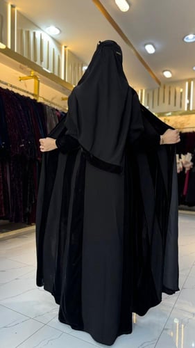 عباية رغد قماش كريب سيراميك مع مخمل | اسود