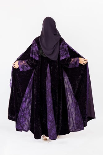 عباية ملاذ قماش مخمل تدخيلات دانتيل نص كلوش | كحلي