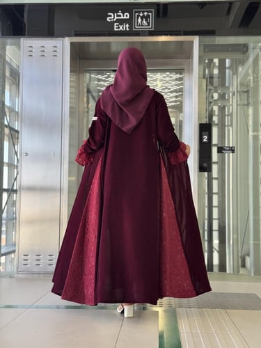 عباية وتين مخمل برغندي مع دانتيل برغندي