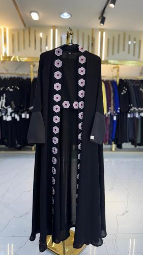 عباية ورود | اسود فى تطريز بينك