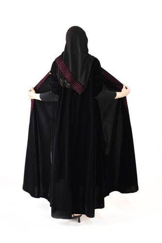 عباية غيم مخمل تطريز عنابي كم ستريتش | اسود