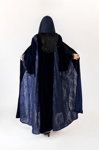 عباية ميرنا قماش مخمل تدخيلات دانتيل اكمام فرنسي |...