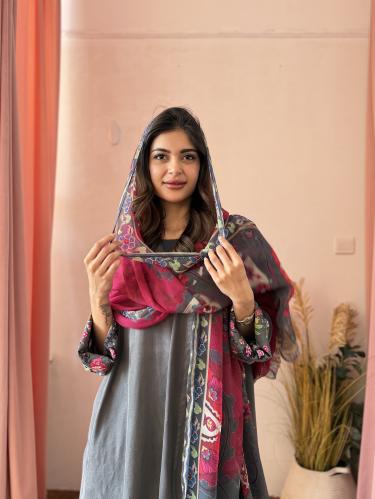 عباية كوبرو بأكمام وطرحة مشجرة - رمادي