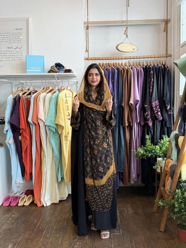 طقم عباية وثوب - اسود وكموني