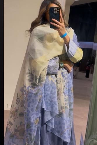 عباية اكمام وطرحة موردة- ازرق دافئ