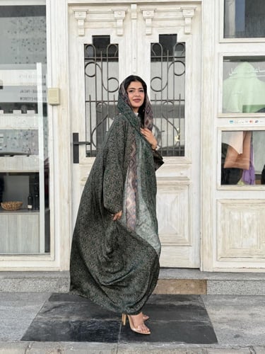 عباية وطرحة حرير طبيعي - أخضر
