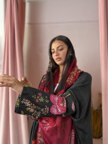 عباية كوبرو أكمام ملونة - أسود