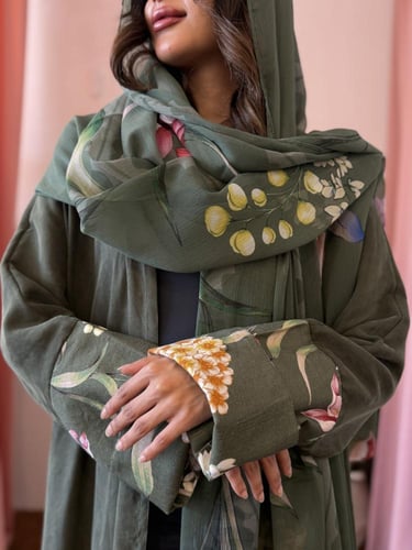 عباية كوبرو بأكمام وطرحة مشجرة - زيتي