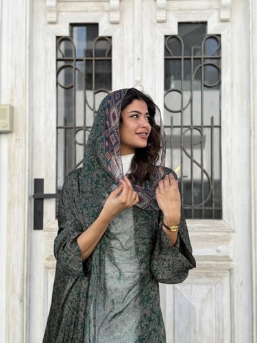 عباية وطرحة حرير طبيعي - أخضر