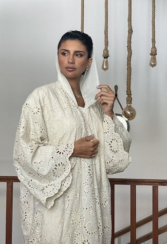 عباية تطريز يدوي - بيج