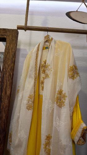 طقم عباية لينن وثوب - اصفر