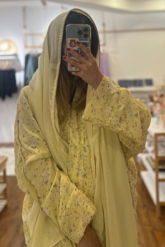 عباية شيفون مطرز مورد - أصفر