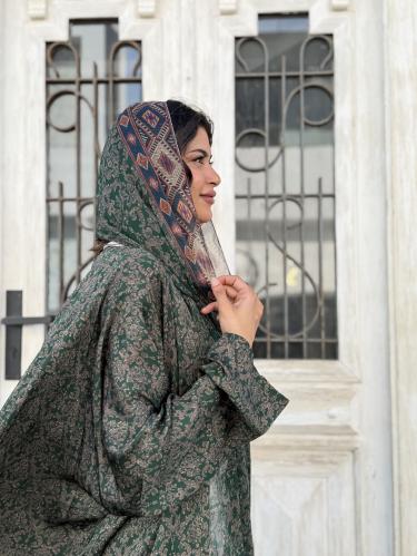 عباية وطرحة حرير طبيعي - أخضر